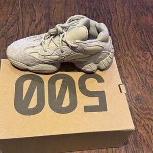 Adidas Yeezy 500 in Cream